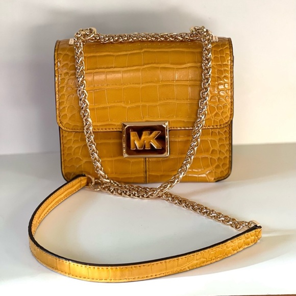 MICHAEL Michael Kors Handbags - 🌎MK crossbody bag